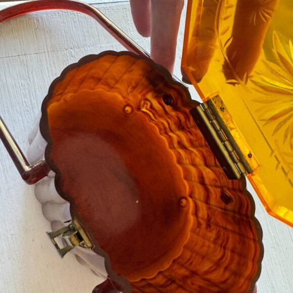 Vintage Lucite Amber Barrel Bag with Gold Clasp - Picture 6 of 10